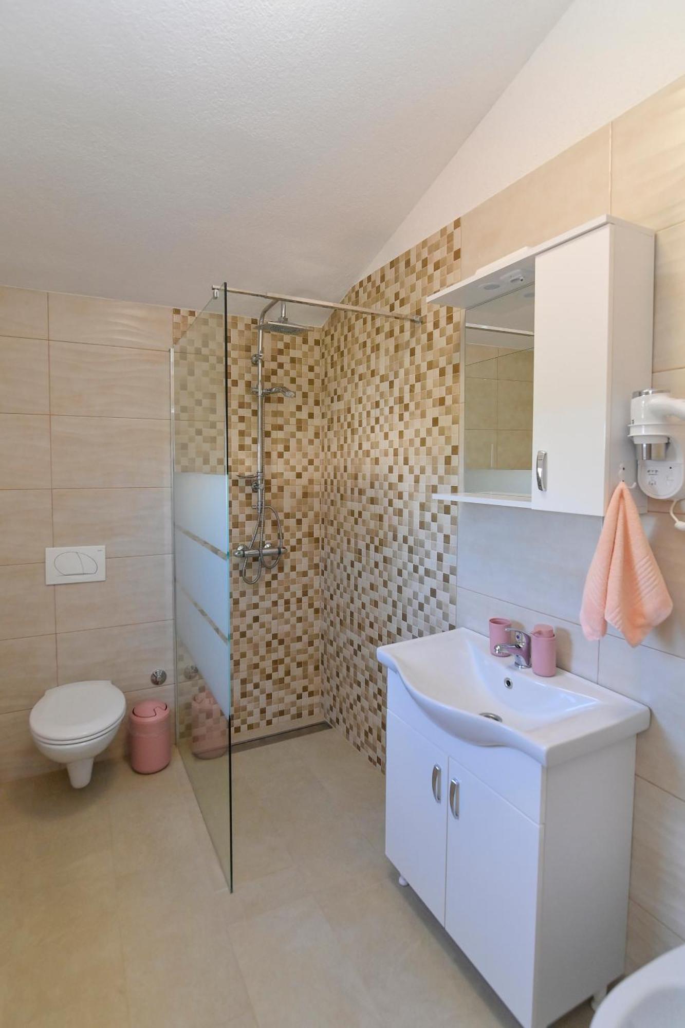 Vacation House Ulika Gabonjin Ngoại thất bức ảnh
